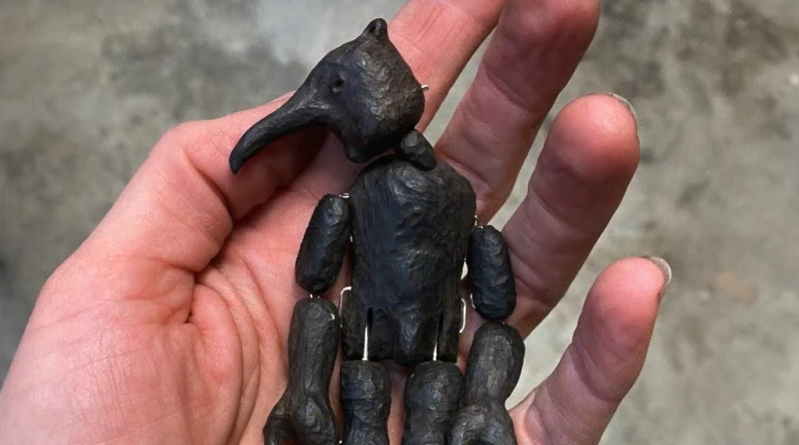 NIKI ULEHLA - HAND CARVING