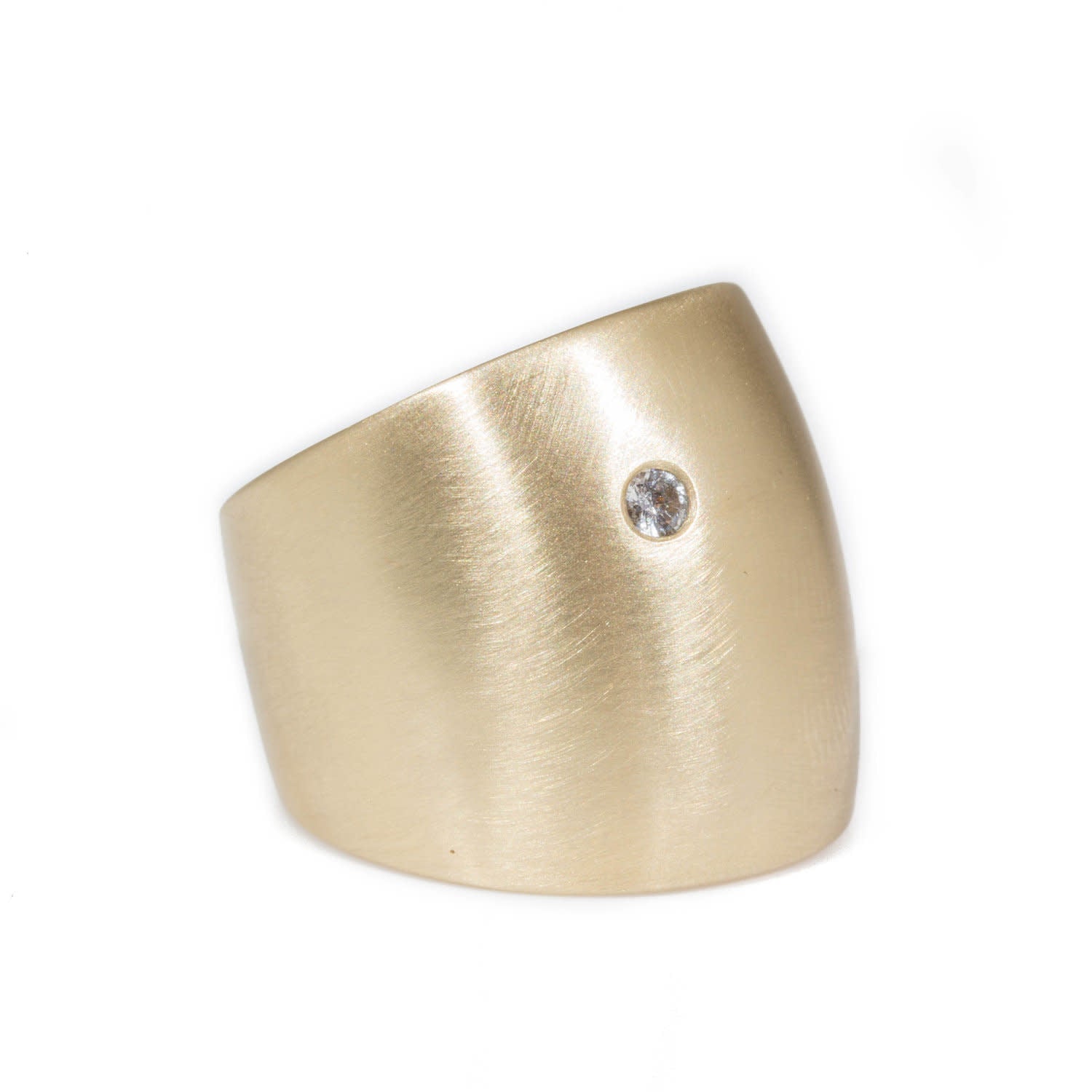 Cuba Round Ring with White Sapphire in Yellow Bronze