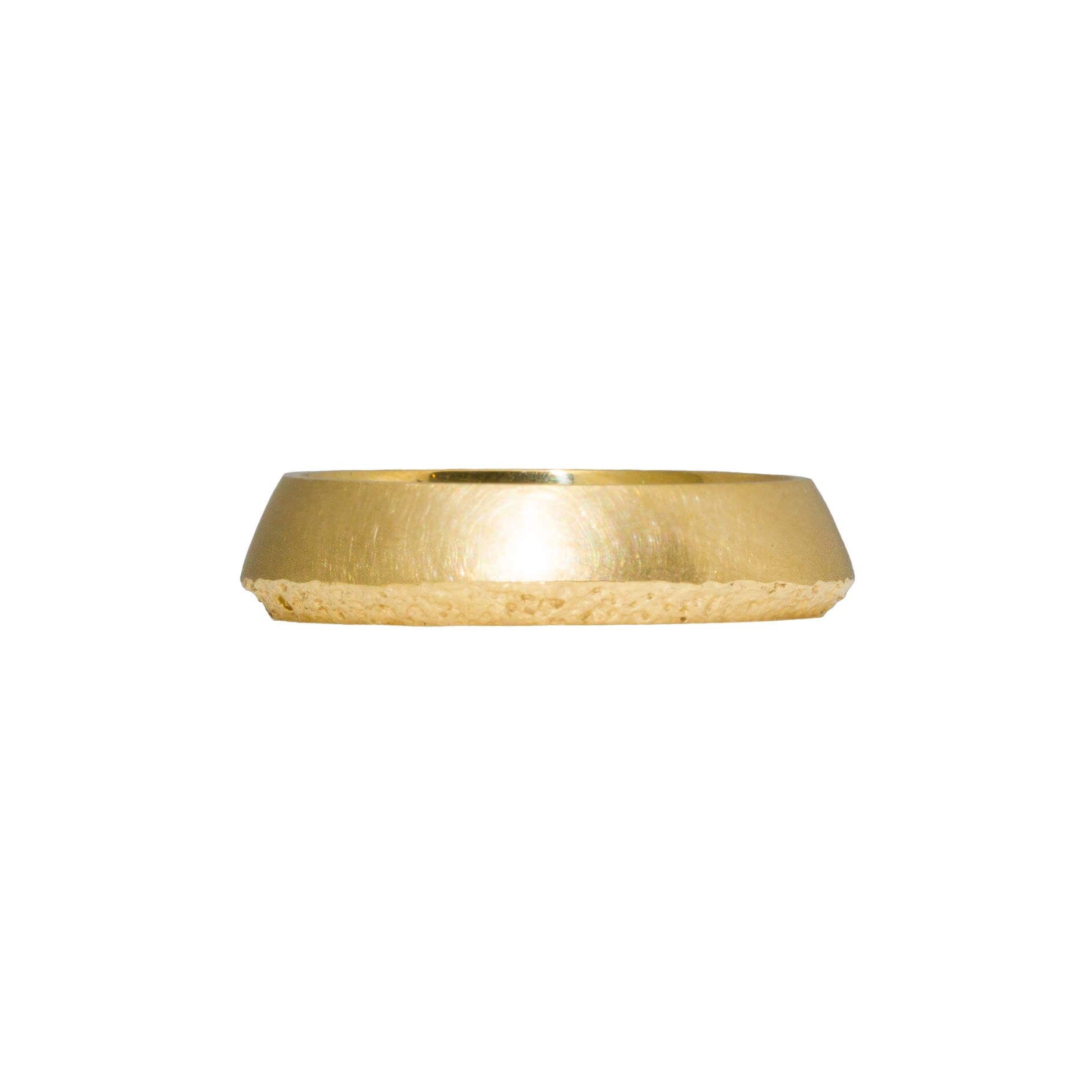 Saucer Sand Band in 18k Yellow Gold