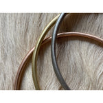 Delicate Tapered Bangle in 18k Yellow Gold with White Diamond