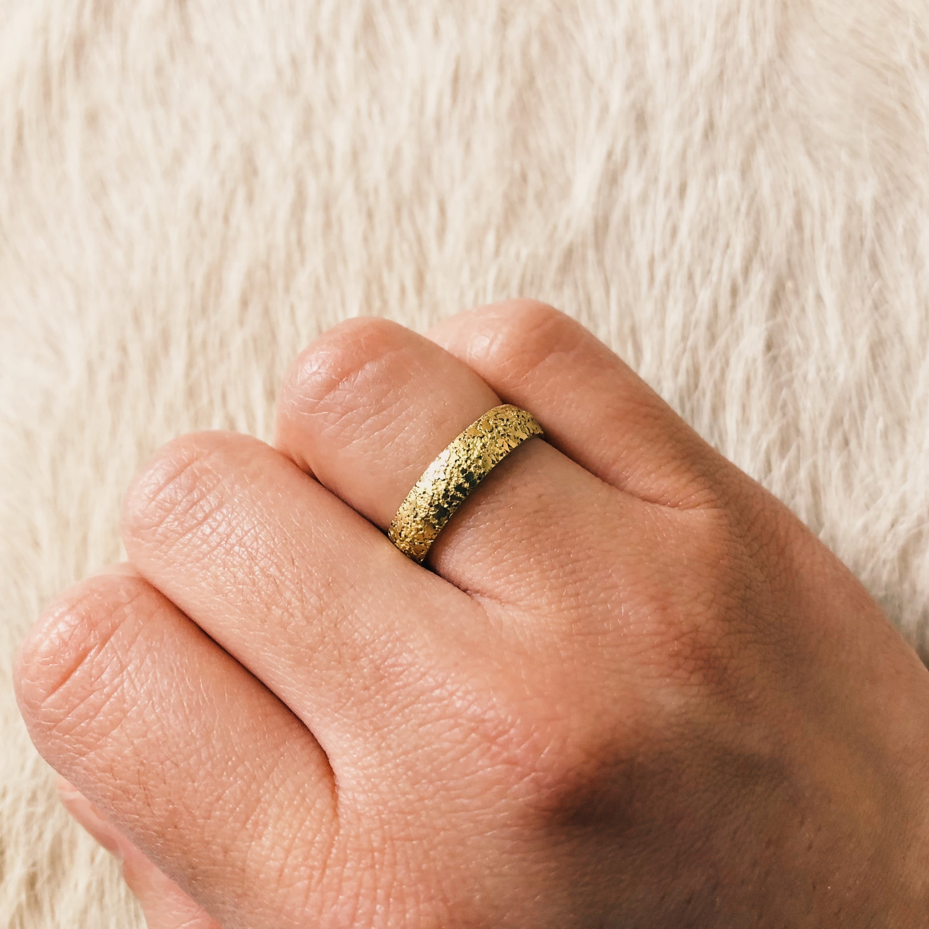 Compressed Sand Band in 18k Yellow Gold