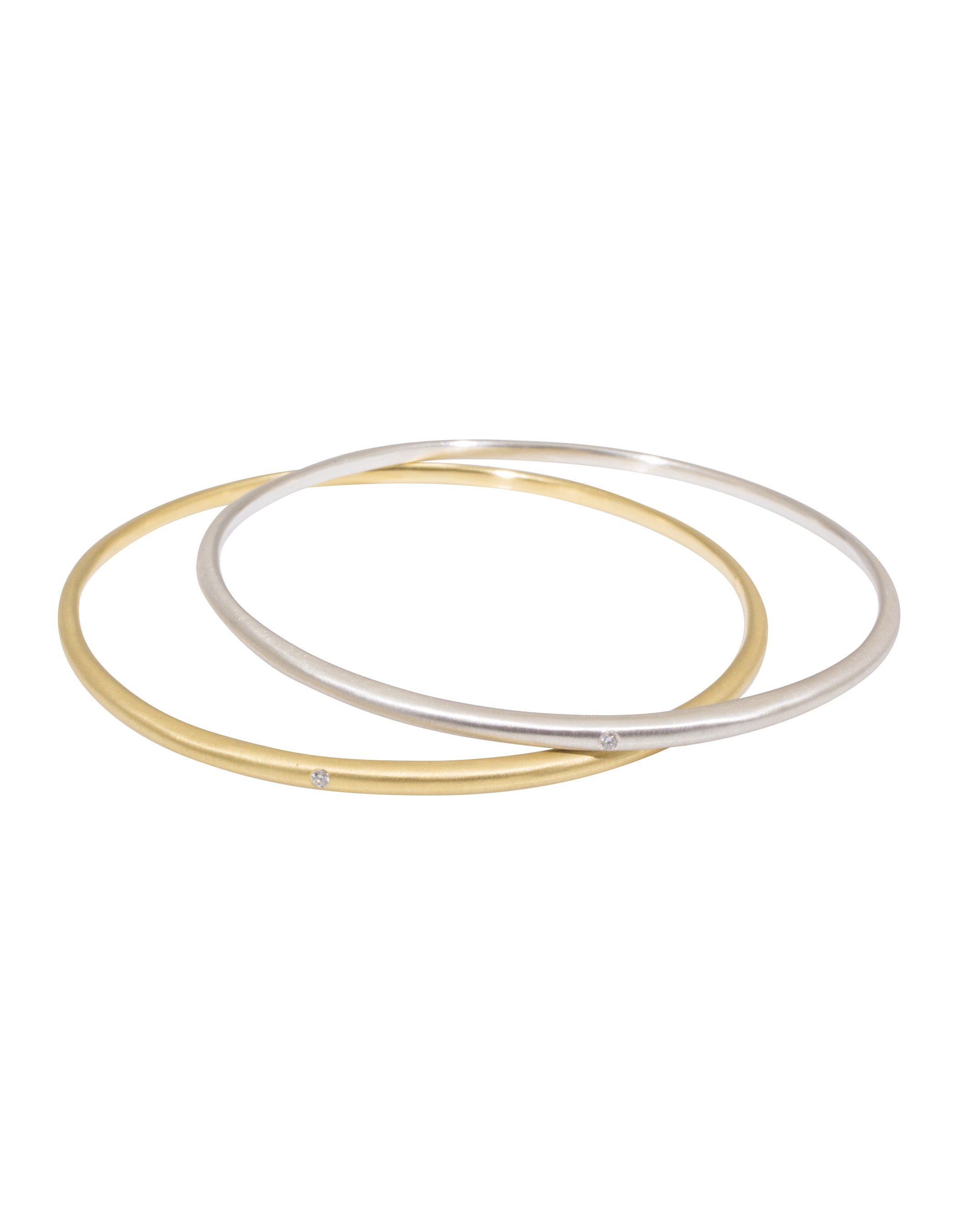 Delicate Tapered Bangle in 18k Yellow Gold with White Diamond