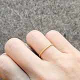 Skinny Round Sand Band in 18k Yellow Gold