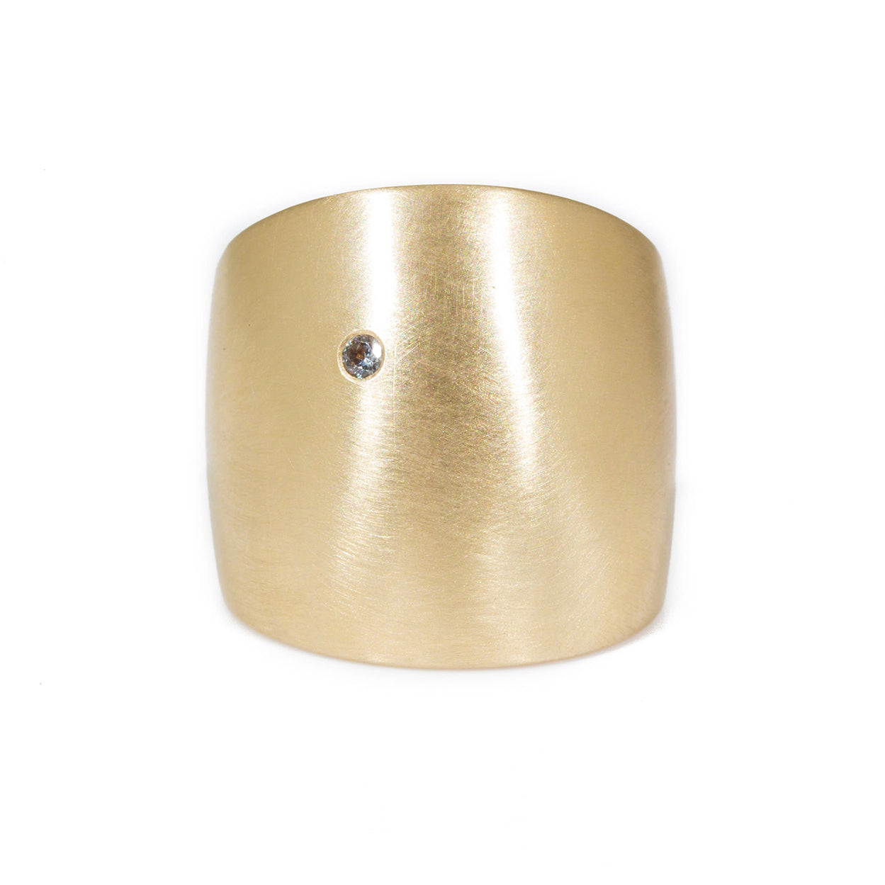 Cuba Round Ring with White Sapphire in Yellow Bronze