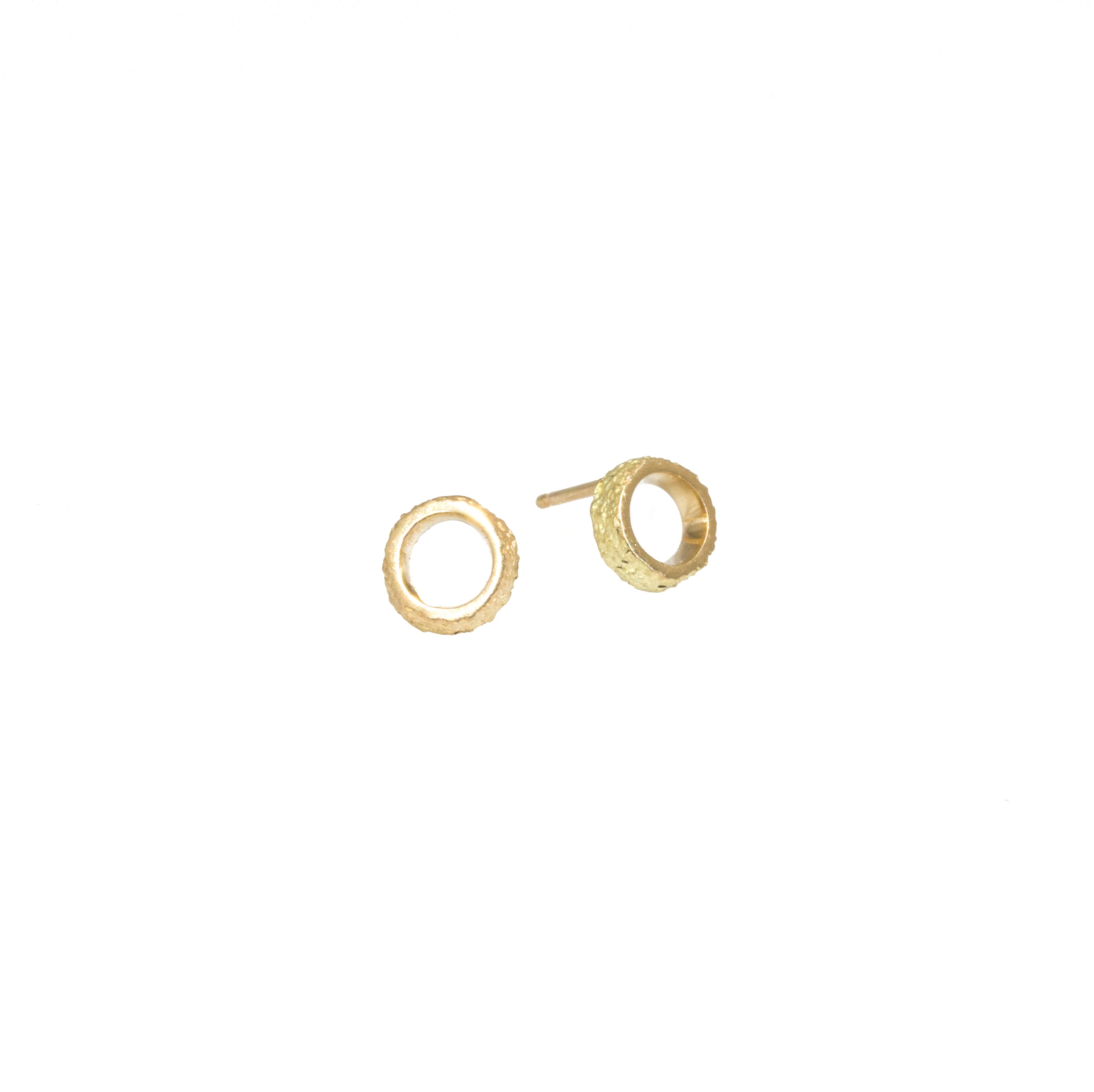 Small Open Sand Circle Post Earrings in 18k Yellow Gold