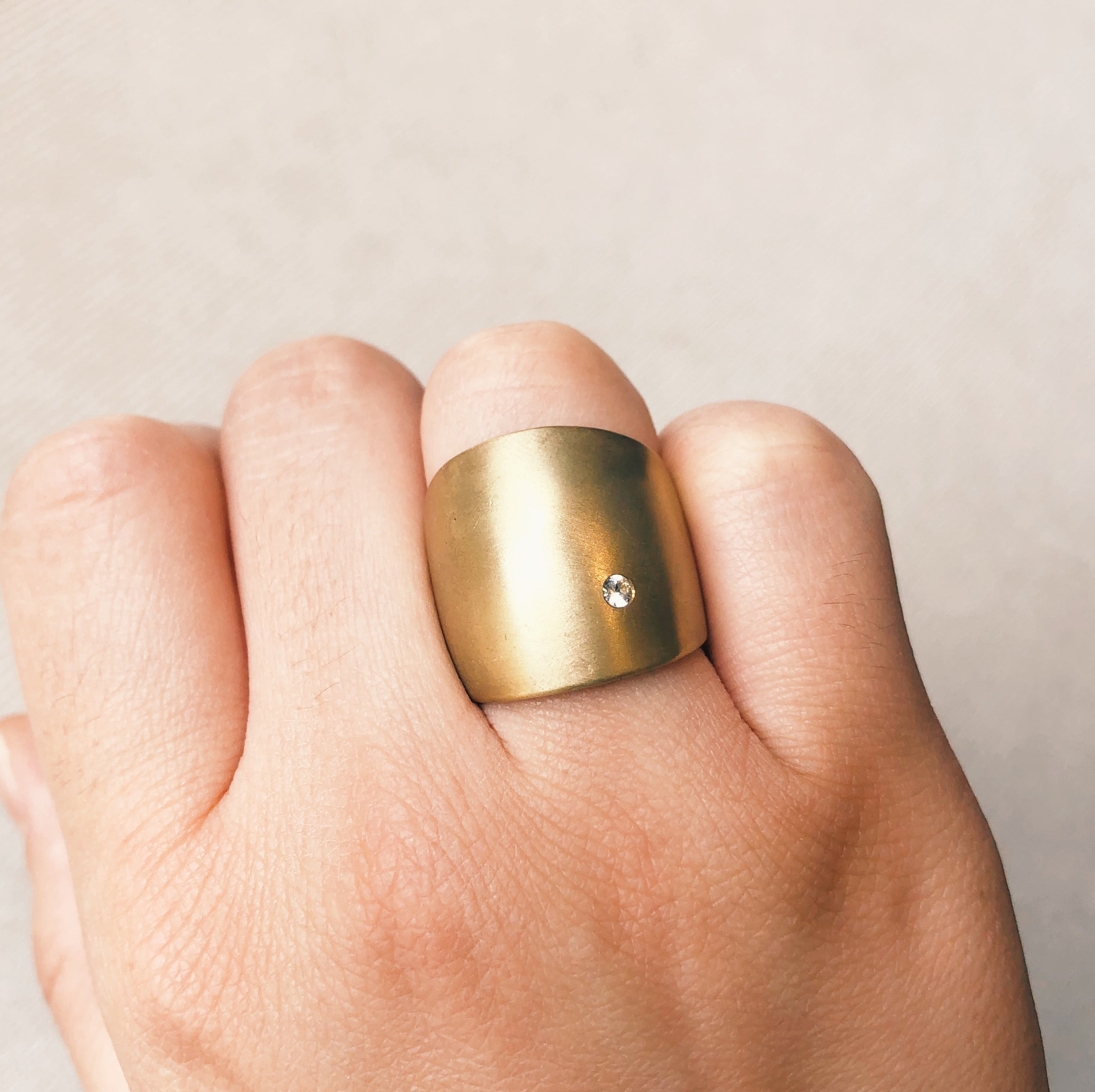 Cuba Round Ring with White Sapphire in Yellow Bronze