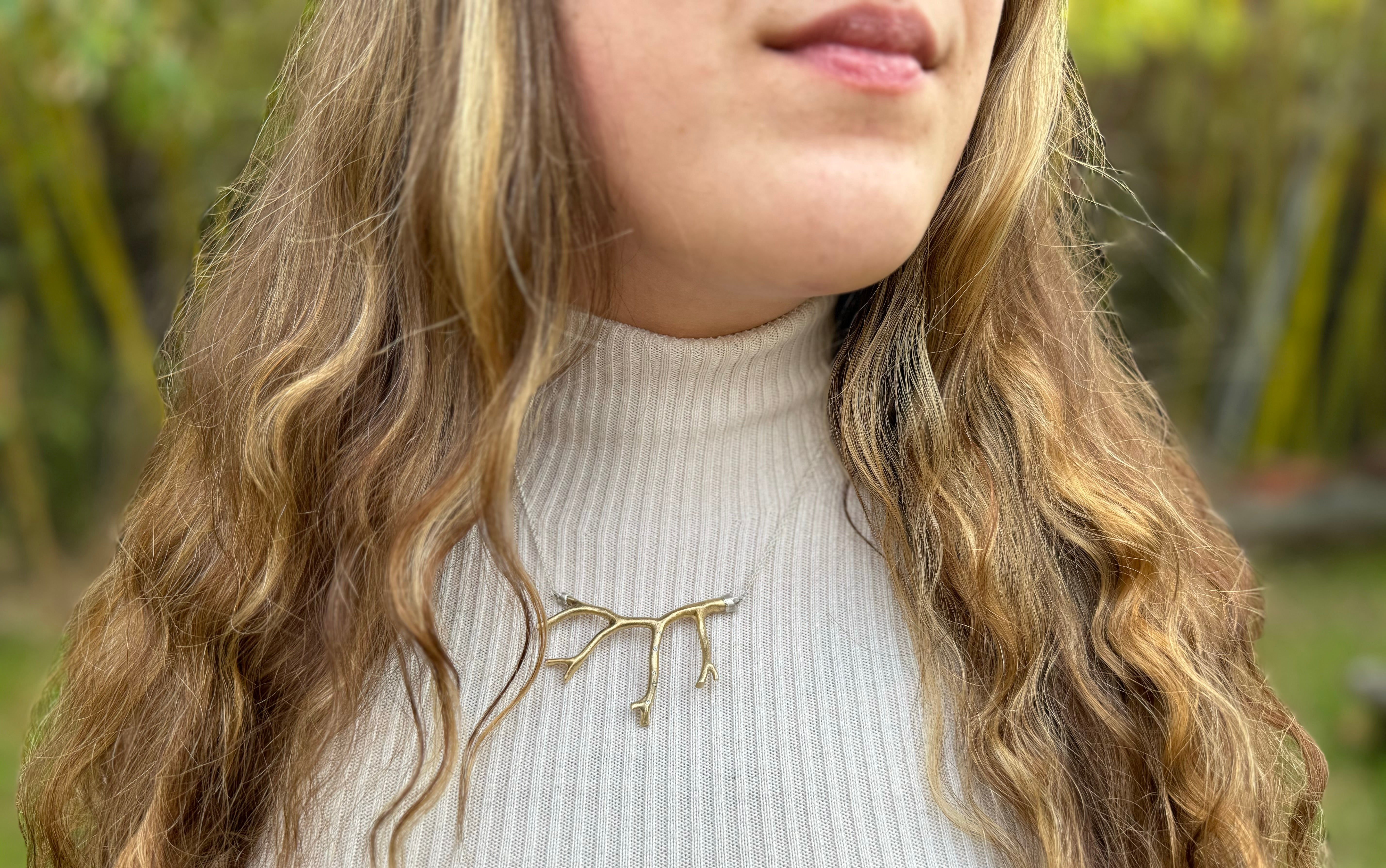 Fuyu Coral Necklace in Yellow Bronze with Sapphires