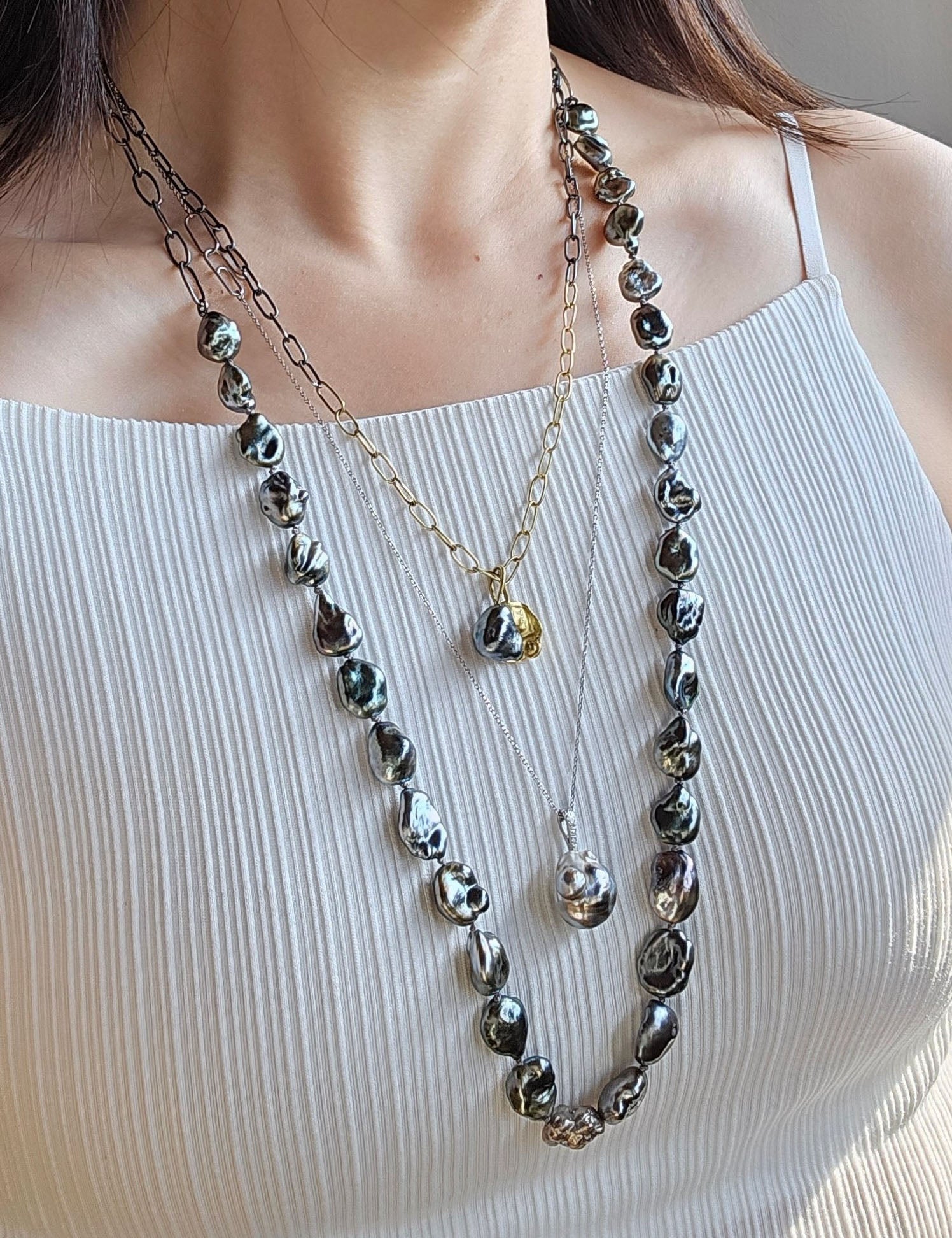 Tahitian Baroque Pearl Pendant with Sand-Textured Platinum