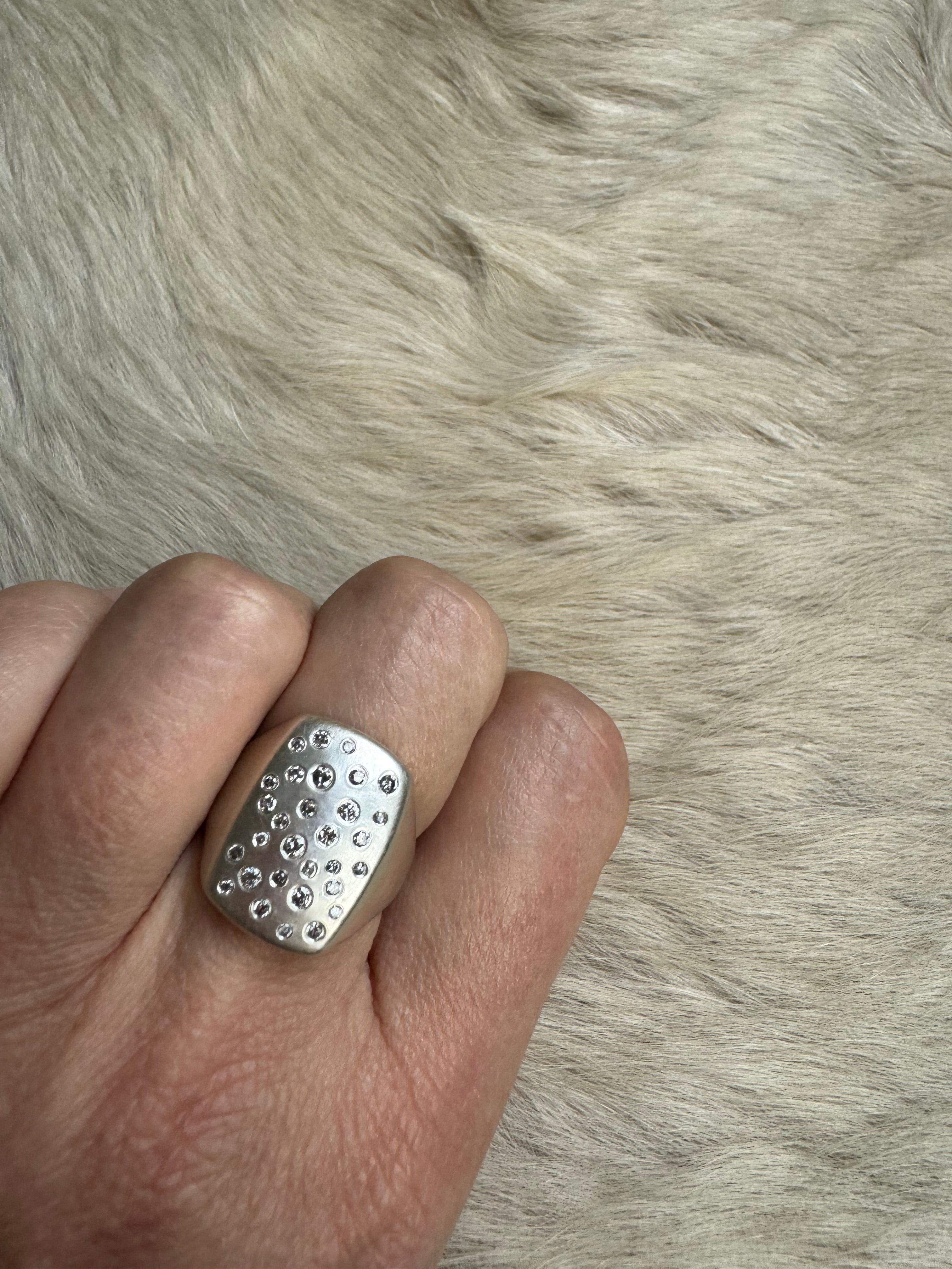 Box Ring in Silver with Grey Diamonds