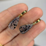 Teardrop Montana Agate Huggie Hoop Earrings in 18k Gold