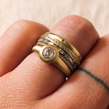 Architectural Band with 8 Random White Diamonds in 18k Yellow Gold