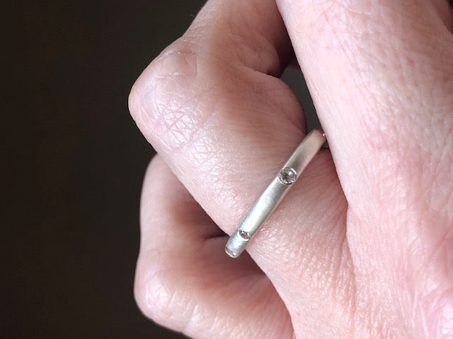 *2.5mm Modeled Band in Silver with White Diamonds in Silver