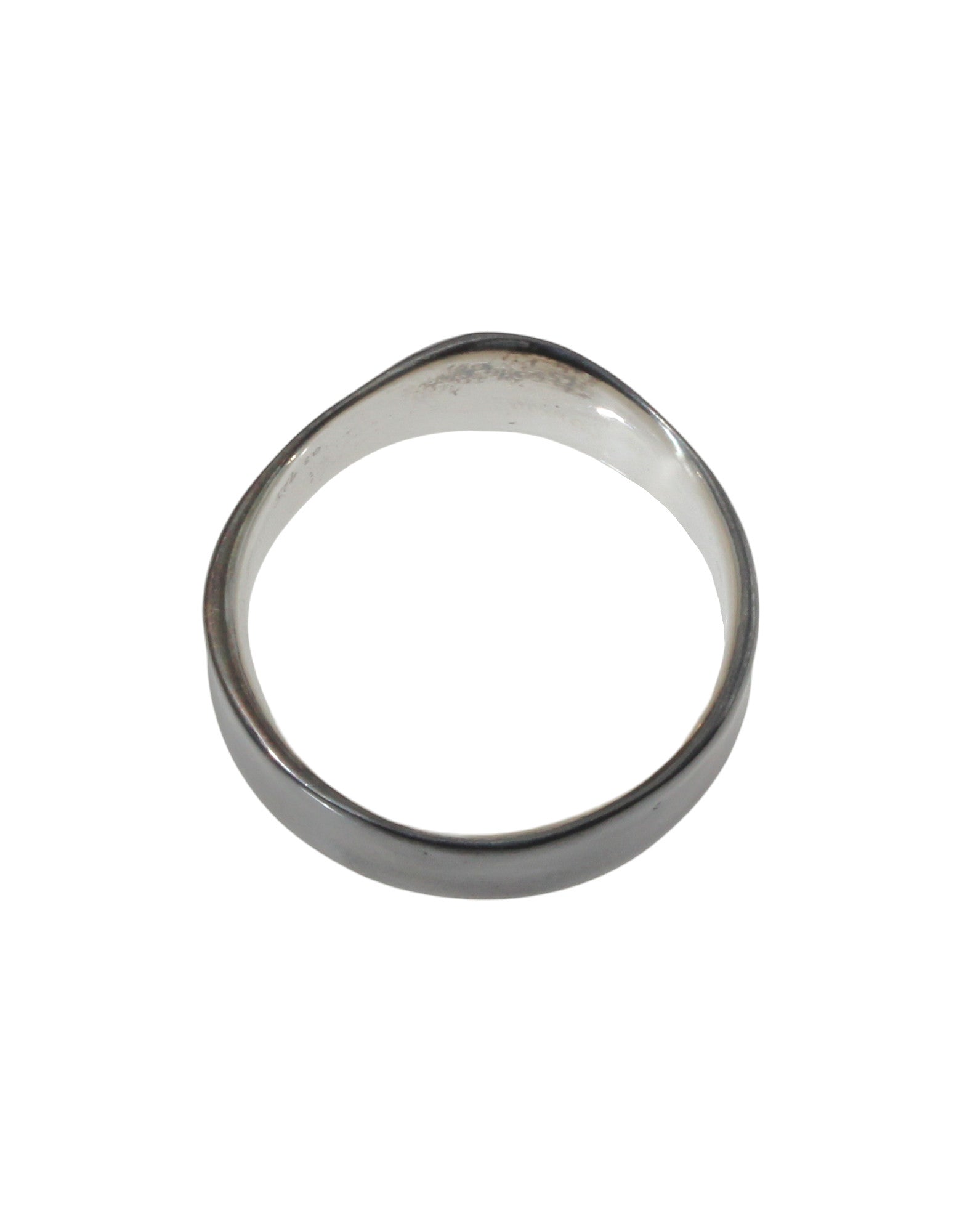 Omphaloskepsis Band in Oxidized Silver