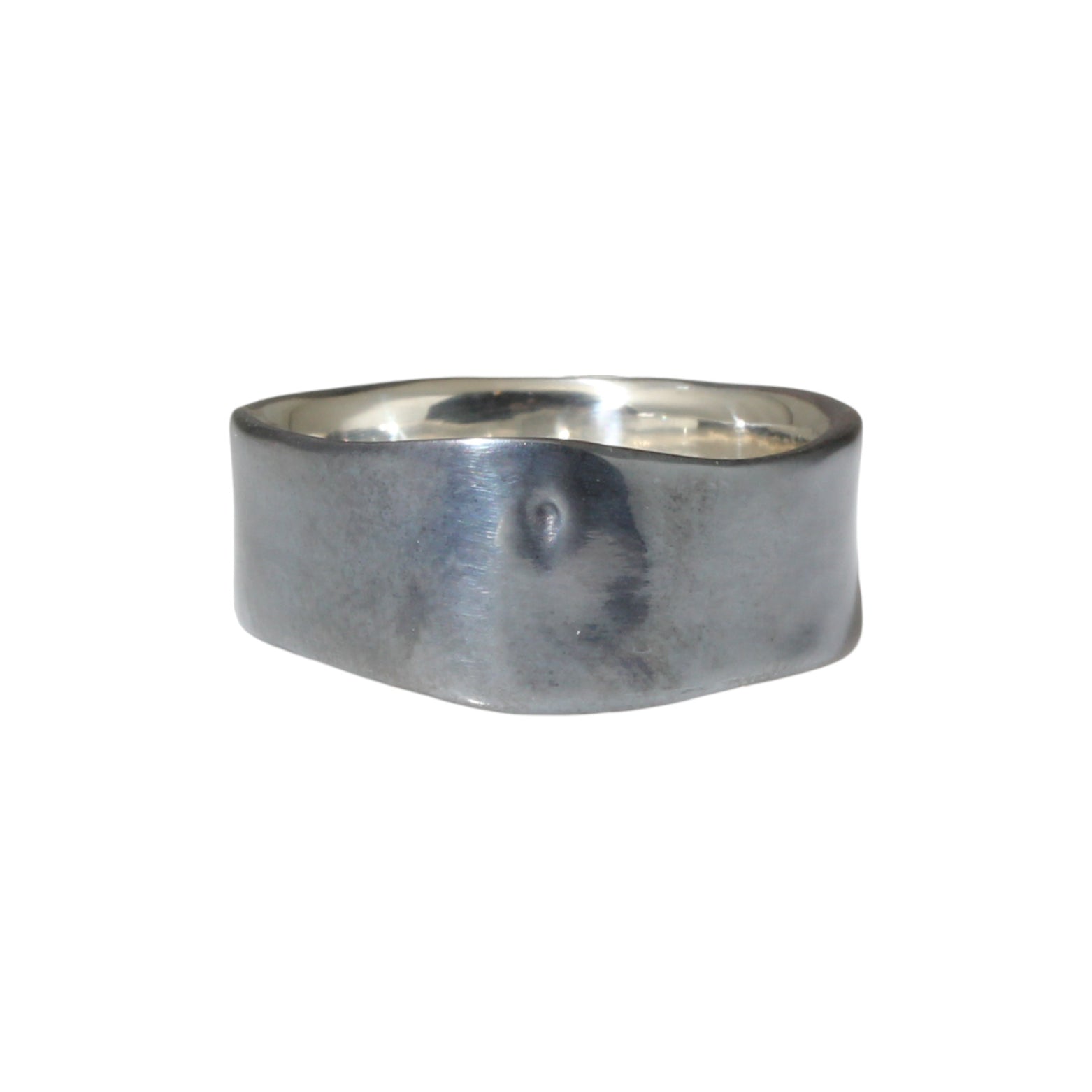 Omphaloskepsis Band in Oxidized Silver