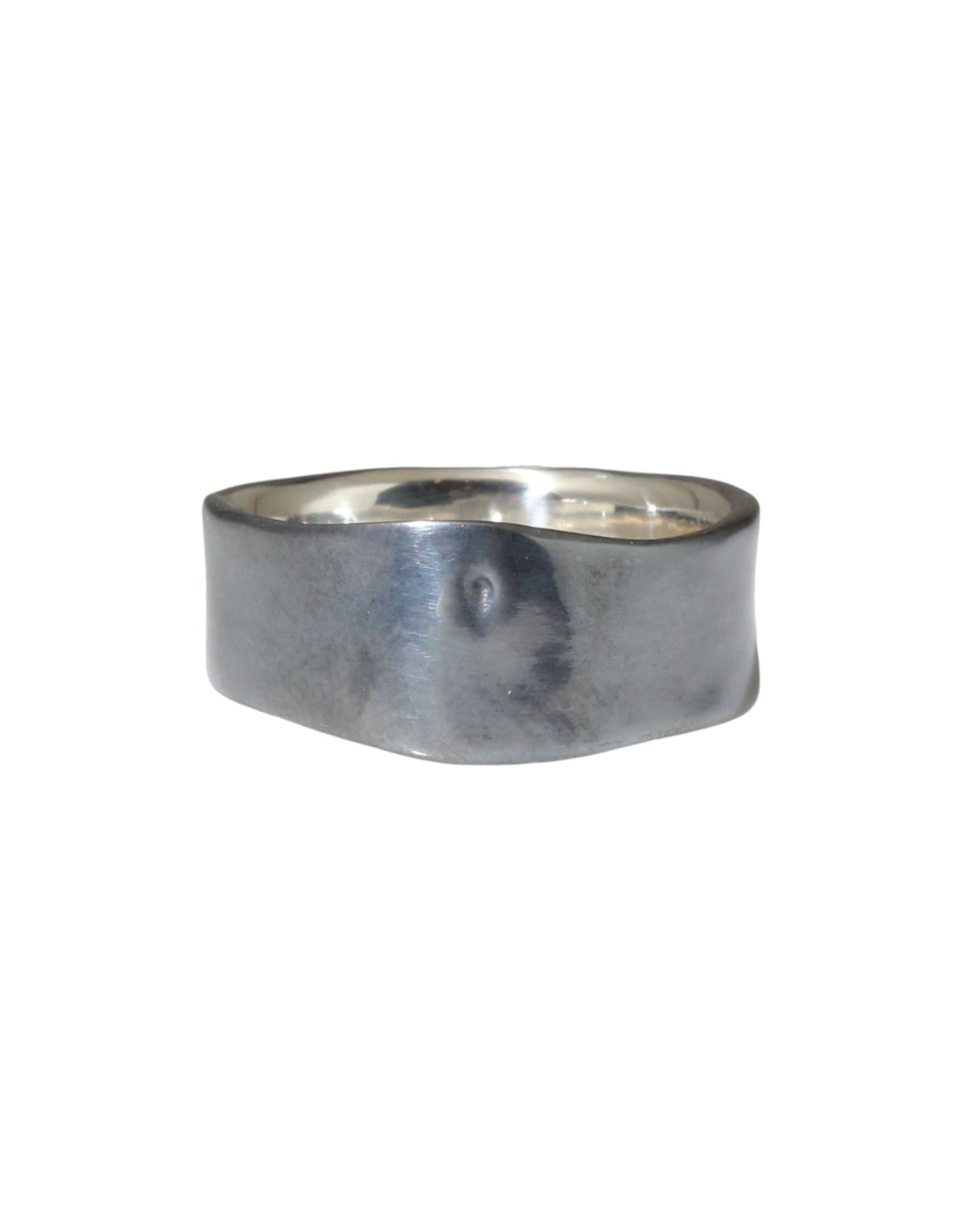 Omphaloskepsis Band in Oxidized Silver