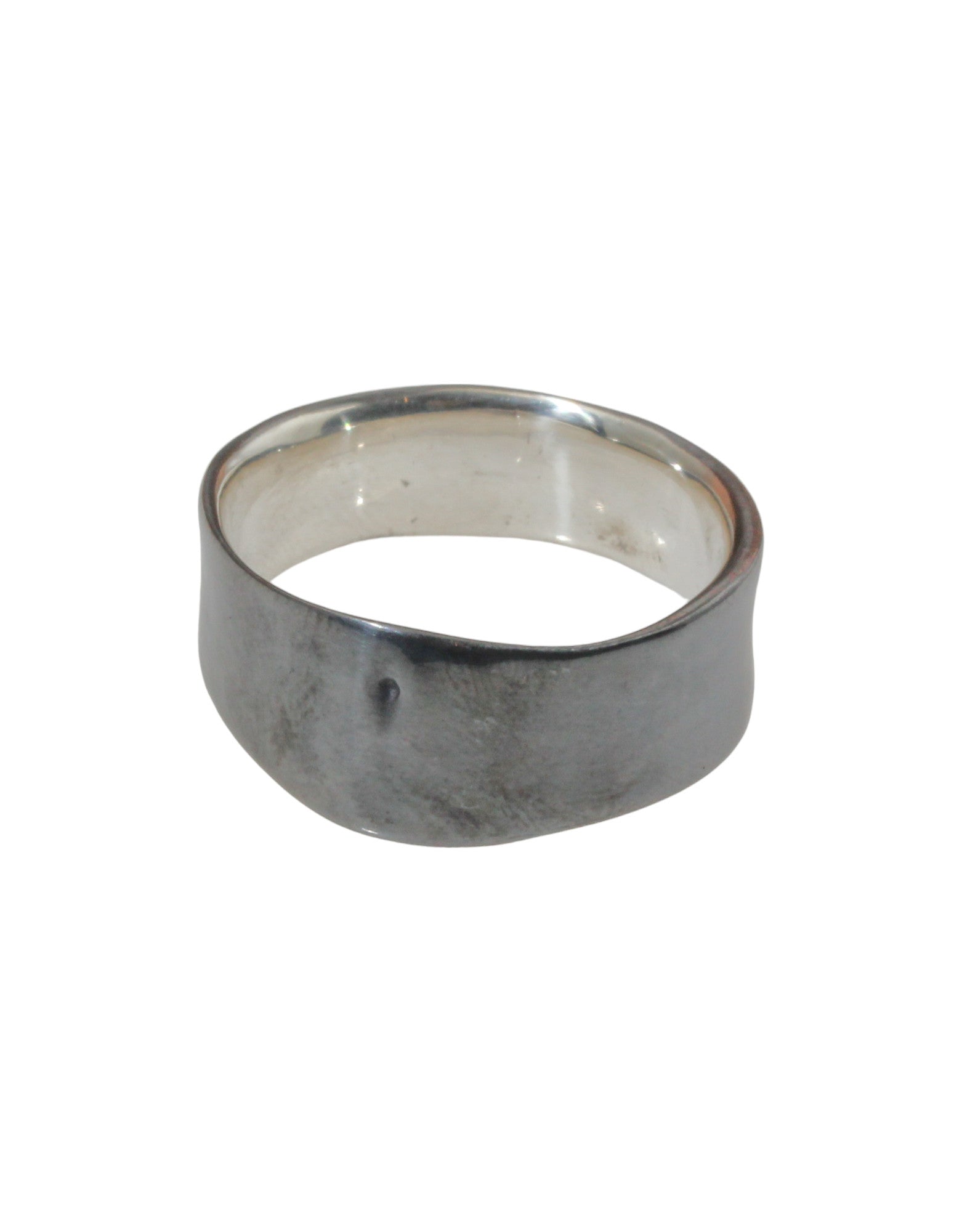 Omphaloskepsis Band in Oxidized Silver