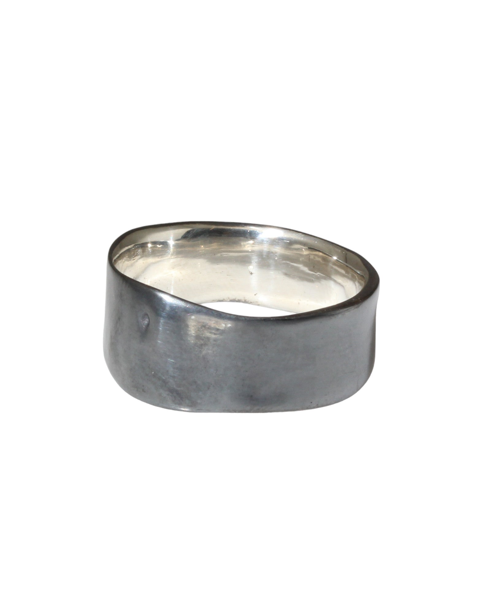 Omphaloskepsis Band in Oxidized Silver